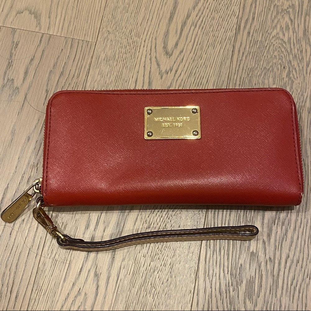 Michael Kors - 3/4 zip around wallet